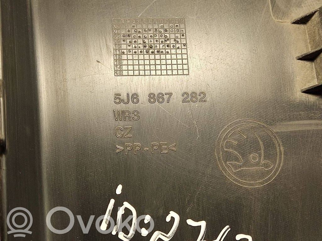 (B) statņa dekoratīvā apdare (apakšdaļa)