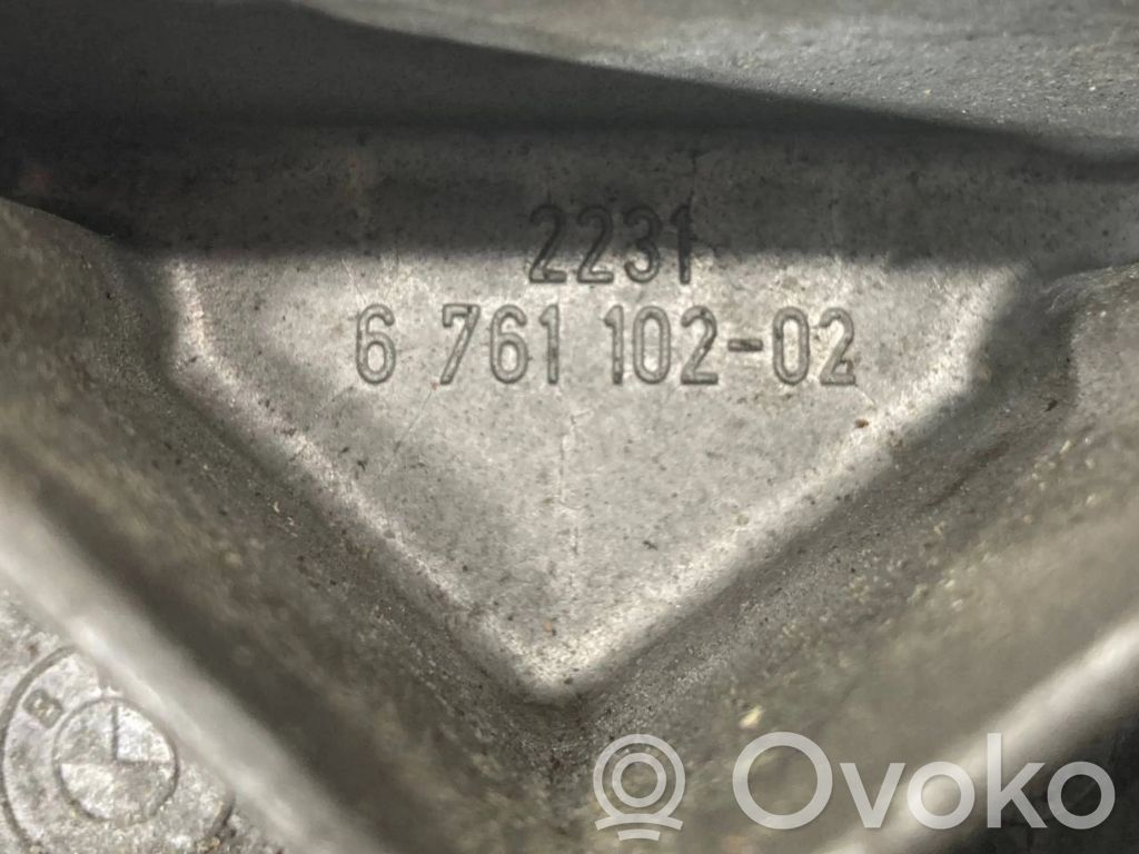 Transmission mounting bracket