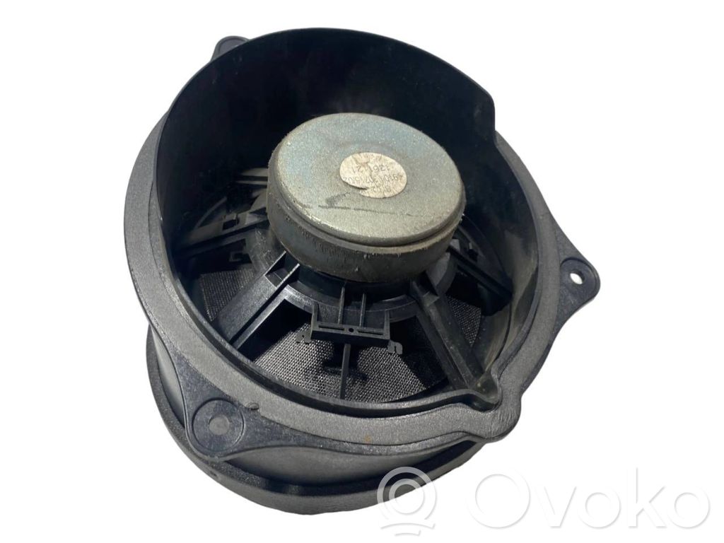 Speaker(s) in front door