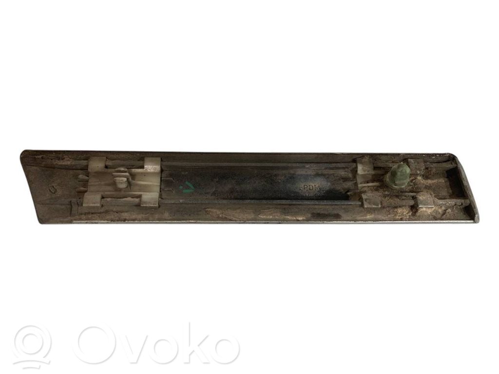 Spārna dekoratīvā apdare (moldings)
