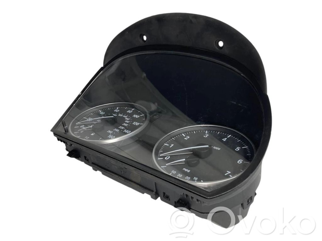 Speedometer (in the instrument panel)