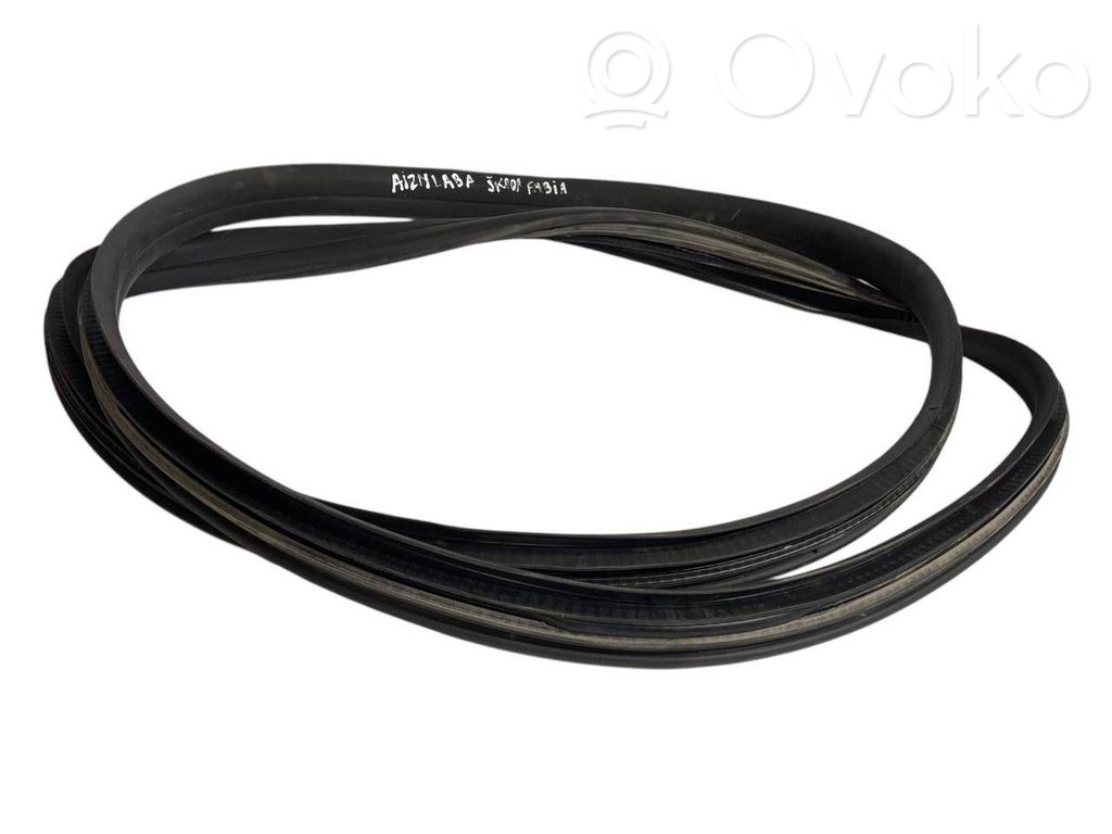 Rear trim rubber (in the body)