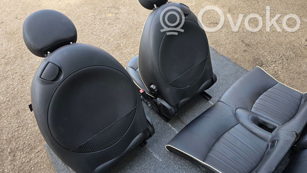 Salona daļu komplekts