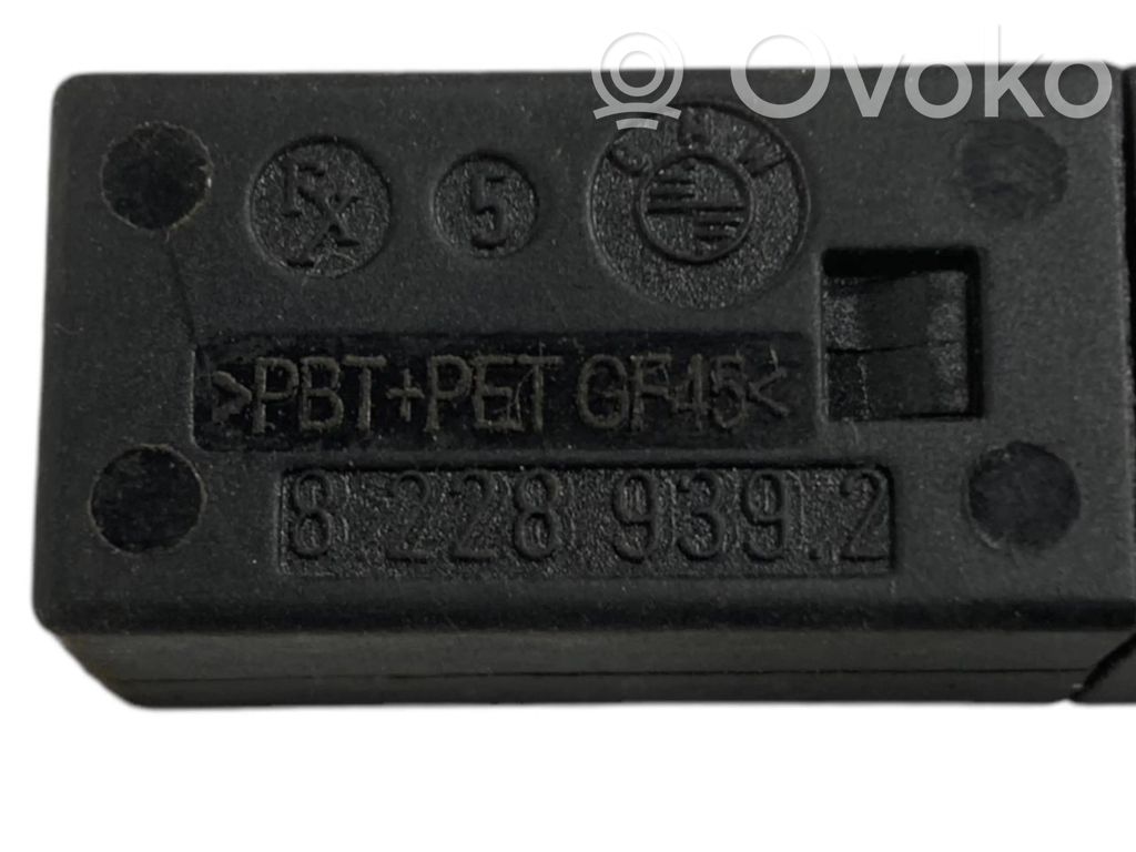 Degvielas tvertnes atvēršanas slēdzis