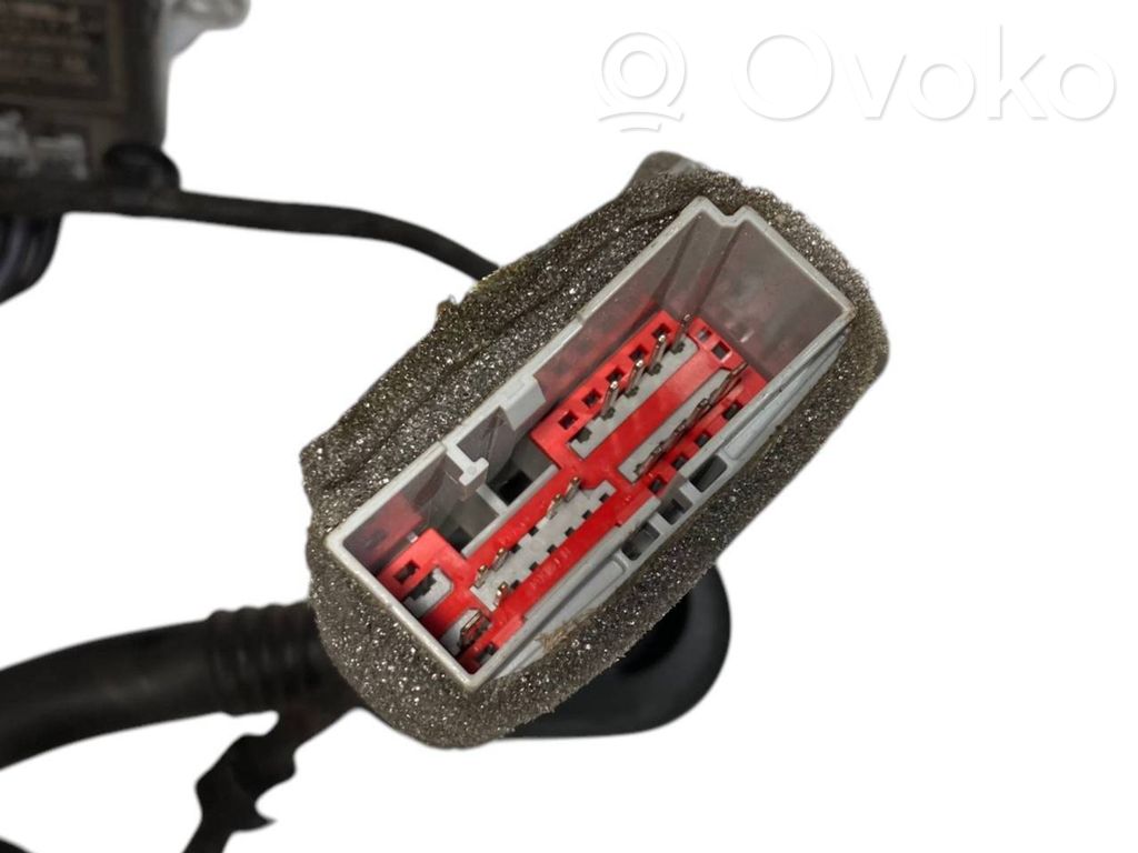 Speaker(s) in front door