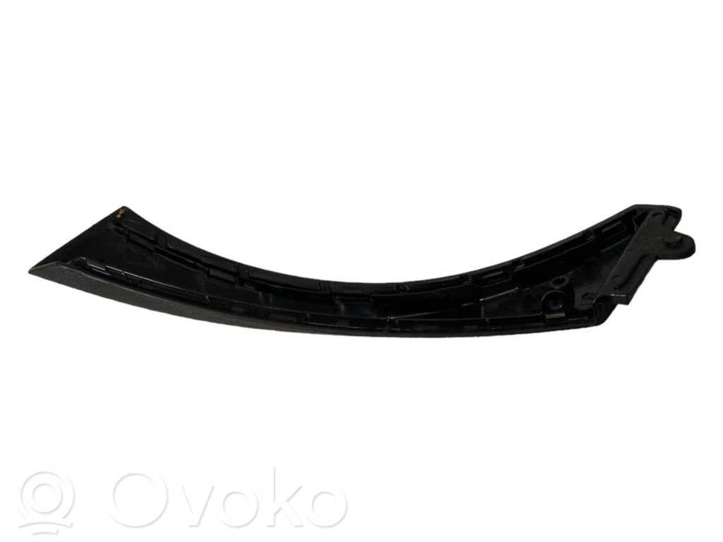 Closing handle / decorative trim