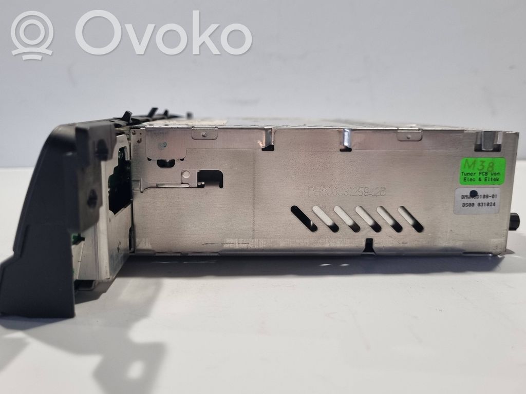 Radio / CD/DVD atskaņotājs / navigācija