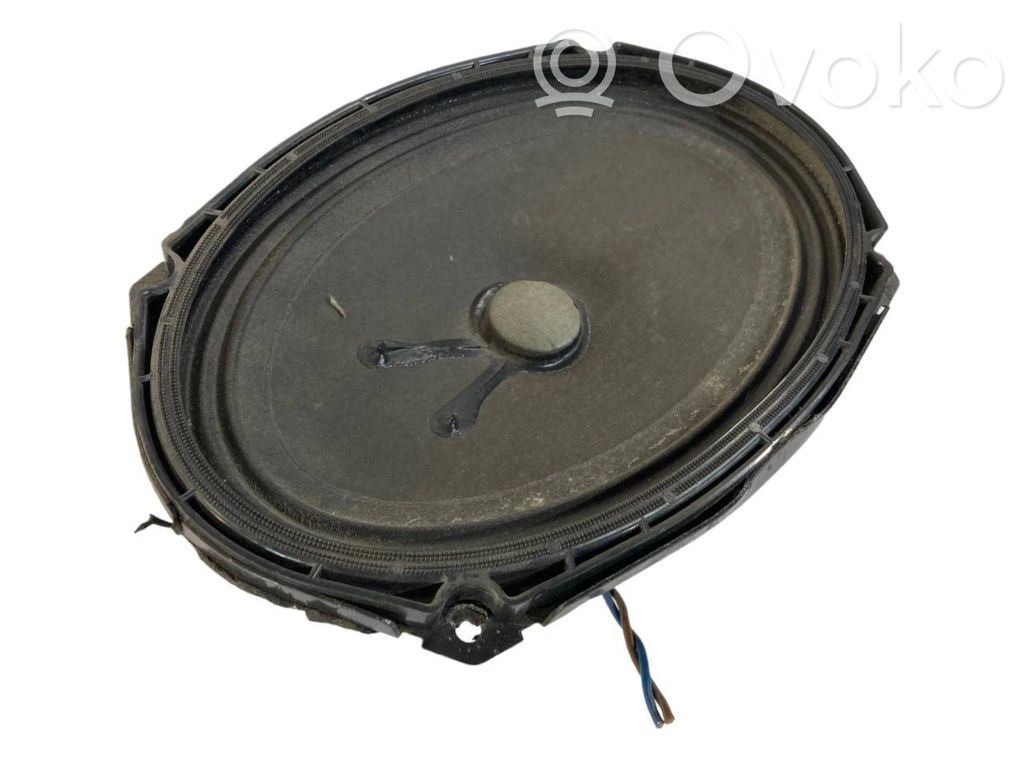Speaker(s) in the rear window