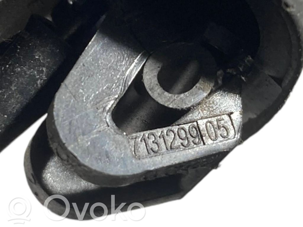 Mazgāšanas šķidruma smidzinātājs (-i) priekšējam logam