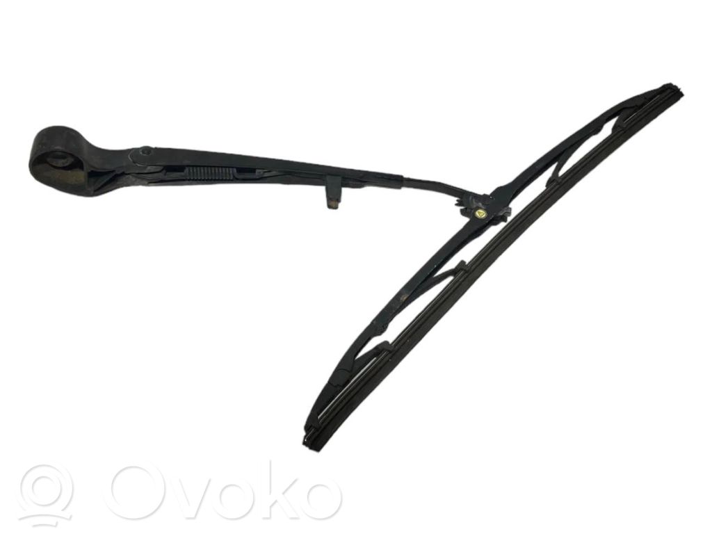 Rear window wiper arm