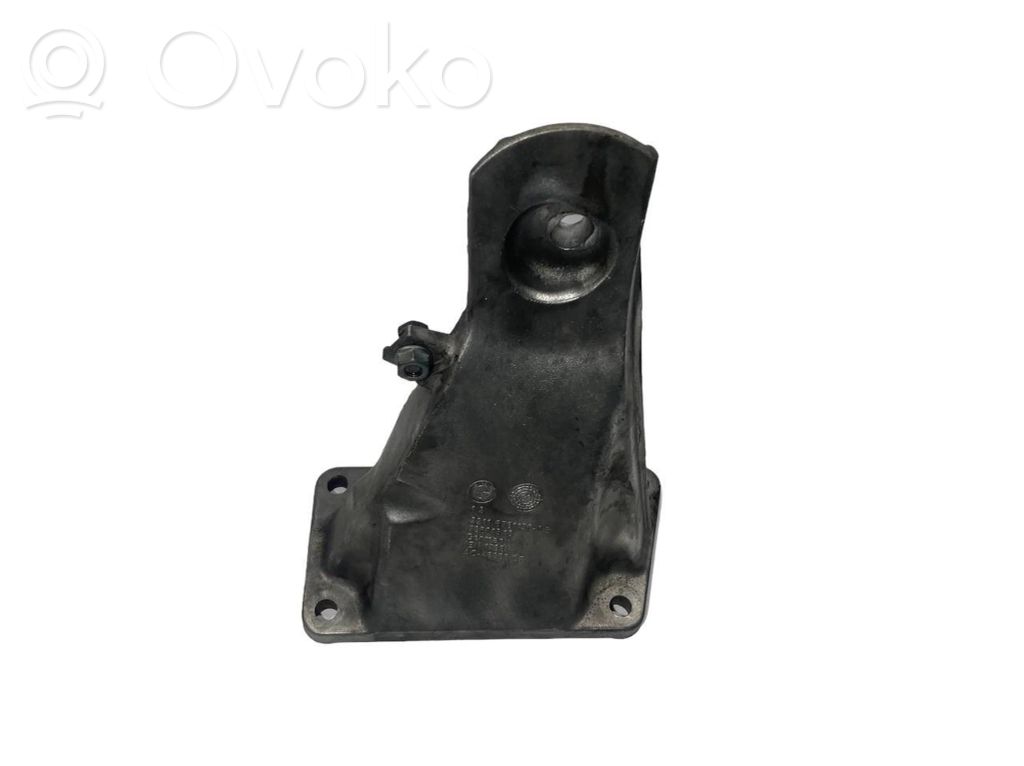 Engine mounting bracket
