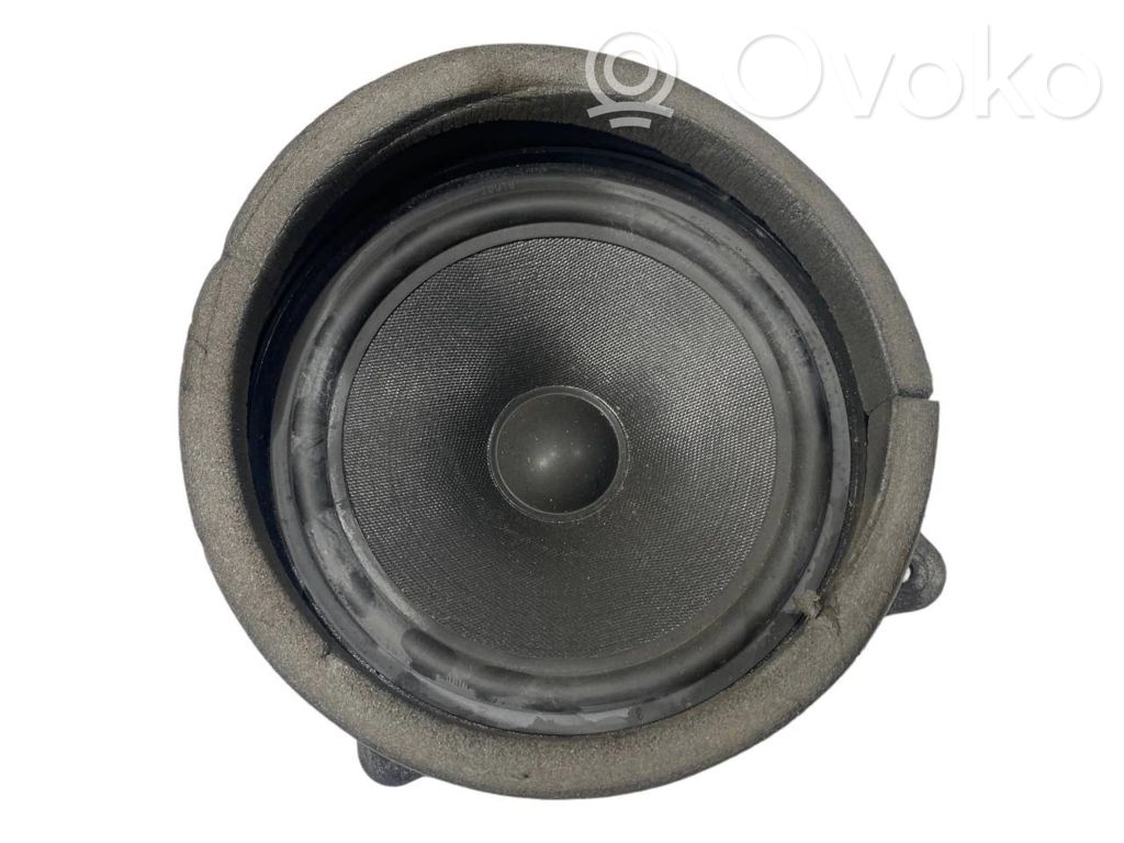 Speaker(s) in the rear door