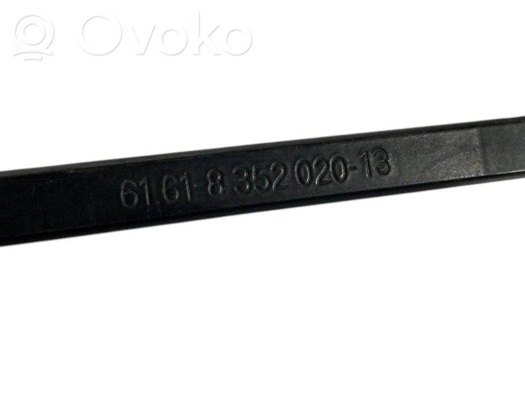 Priekšējā loga tīrītāja kājiņa