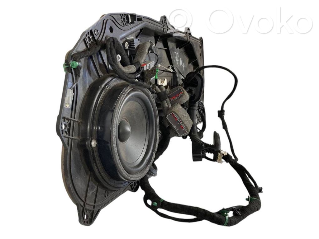 Speaker(s) in front door