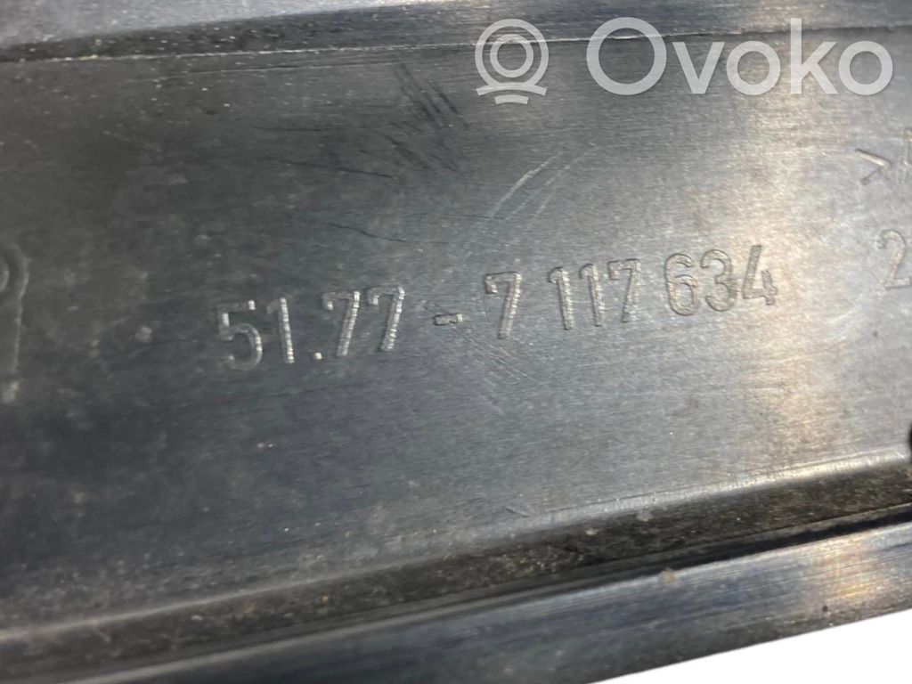 Priekšējā sliekšņa dekoratīvā apdare (iekšējā)