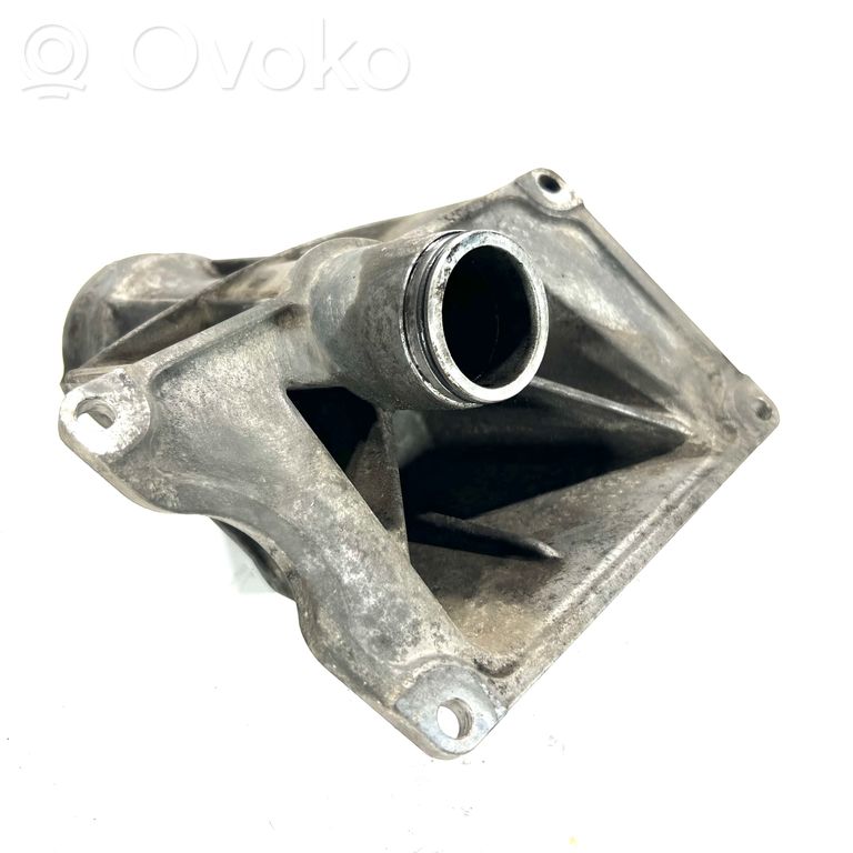 Pusass sakabes gultņa stiprinājums