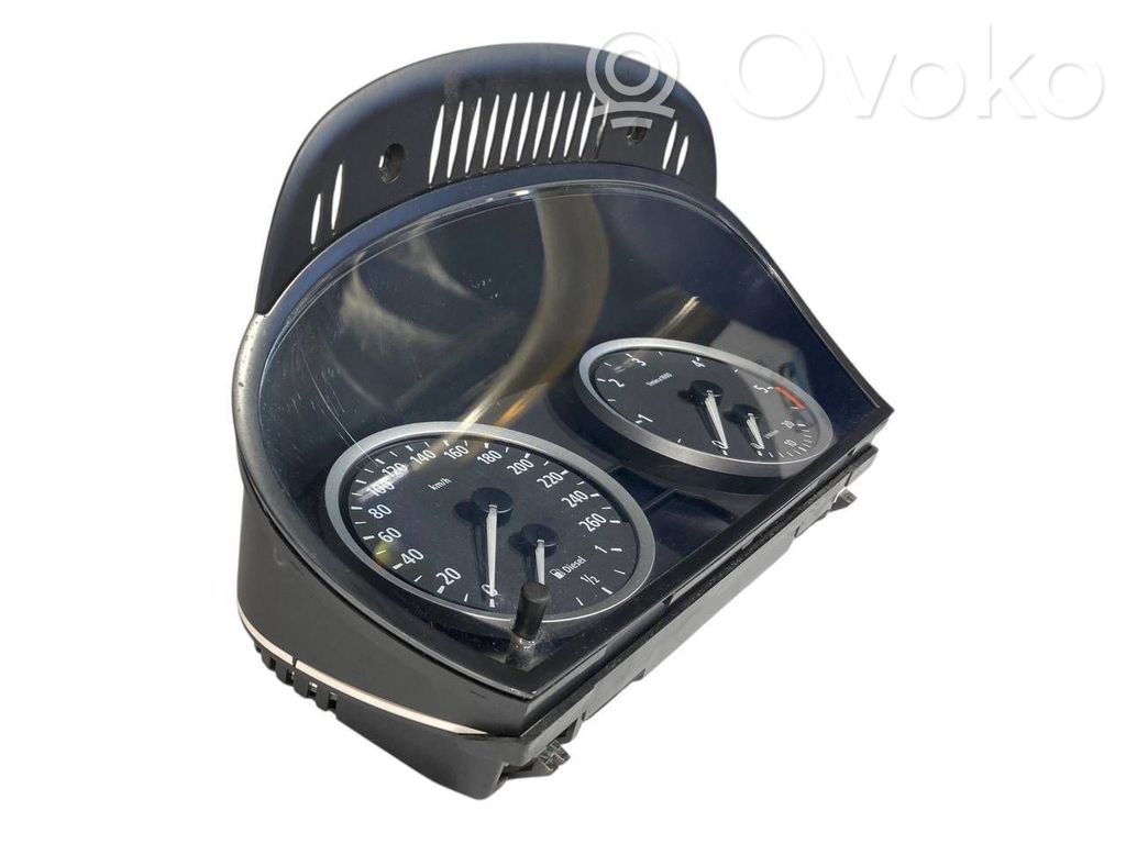 Speedometer (in the instrument panel)
