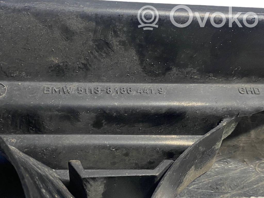 Priekšējā luktura detaļa