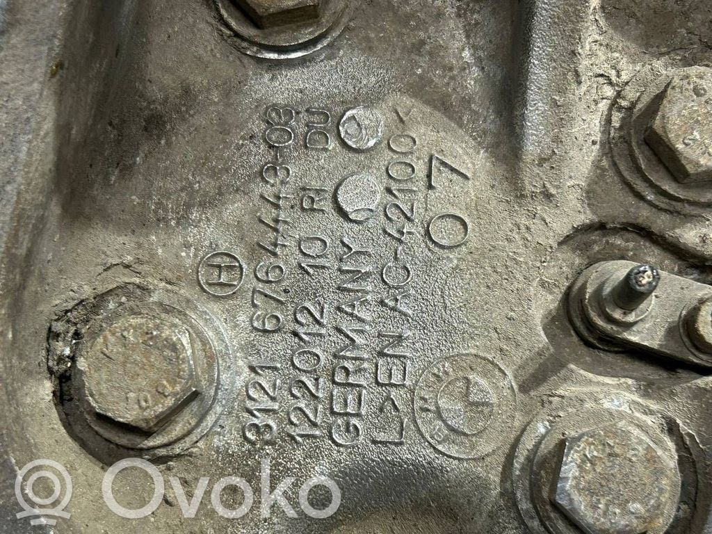 Priekšējā riteņa rumbas vārpstas šarnīrs (stupica, capfa)