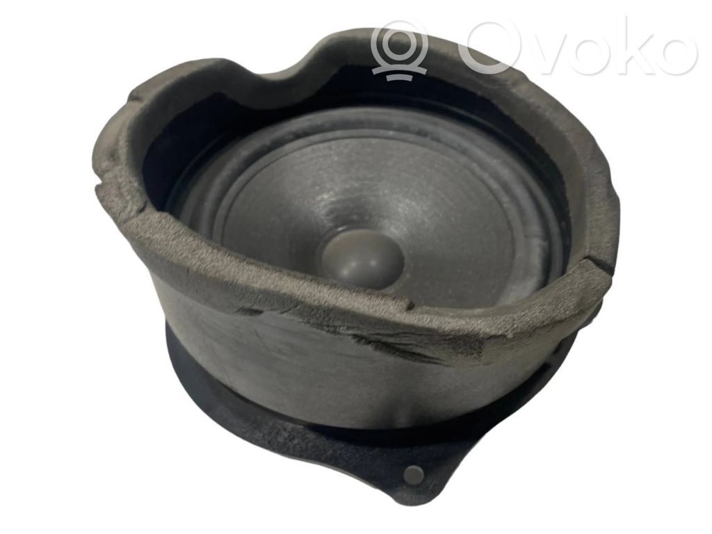 Speaker(s) in front door