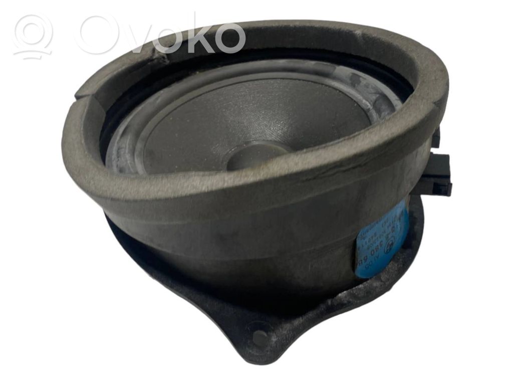 Speaker(s) in the rear door