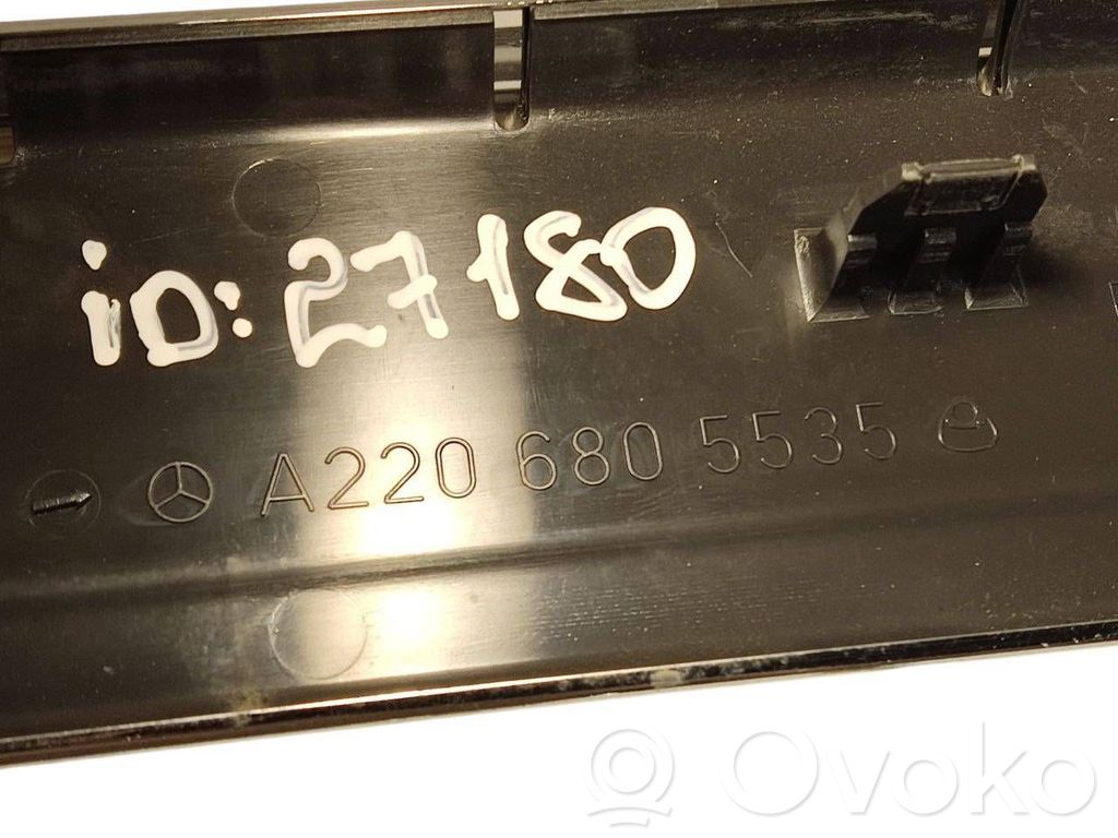 Priekšējā sliekšņa dekoratīvā apdare (iekšējā)