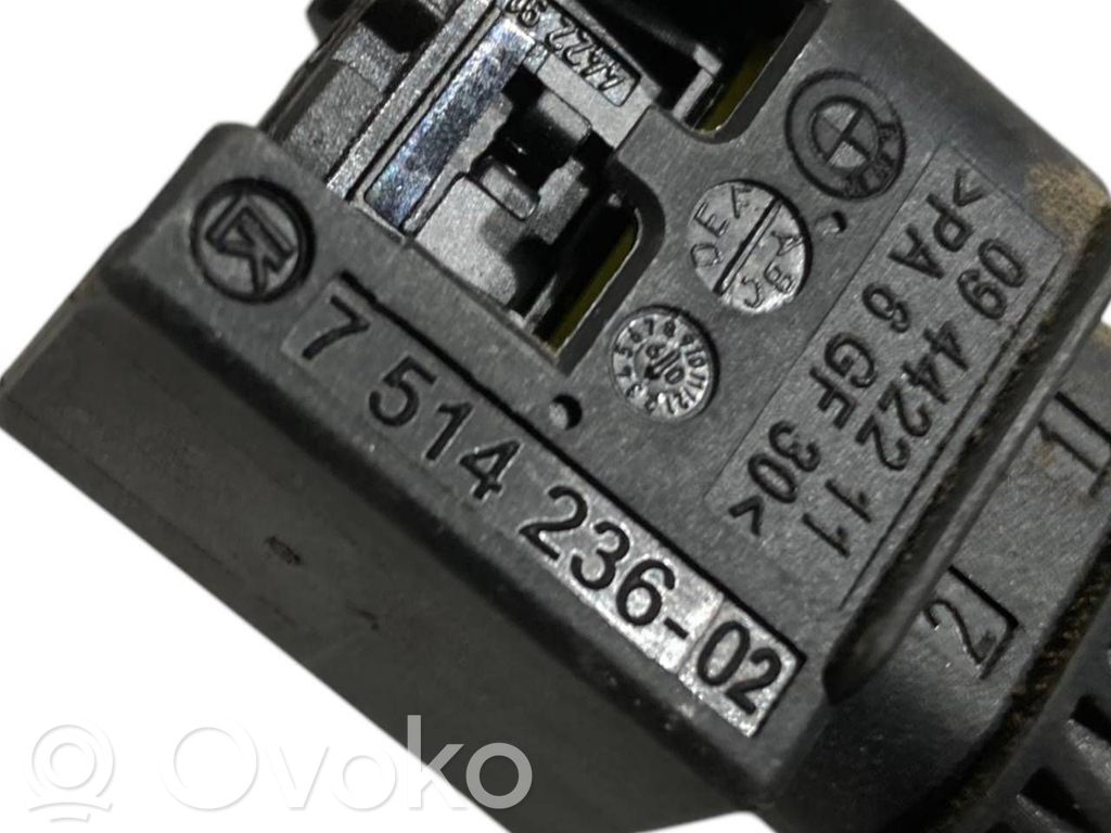 Parkošanas (PDC) sensoru vadu instalācija