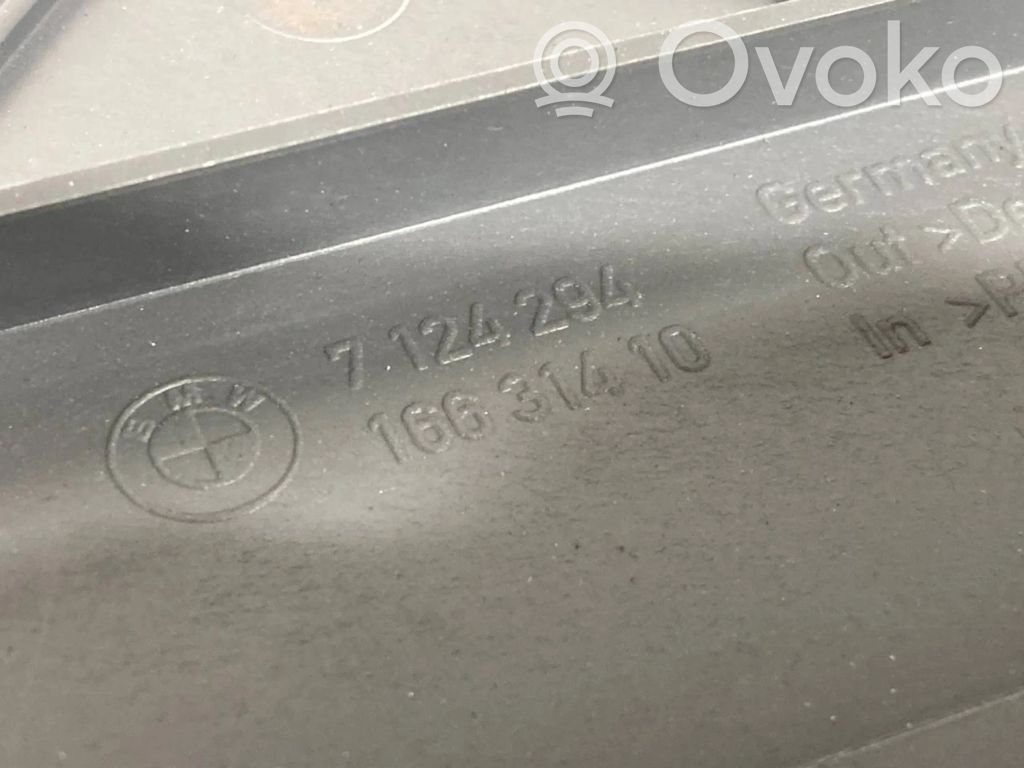 Bagāžnieka sānu apakšējās apdares panelis