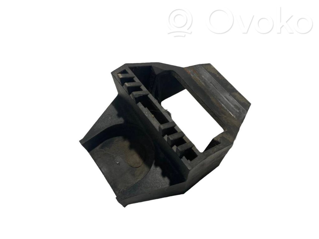 Radiator(s) holder/bracket