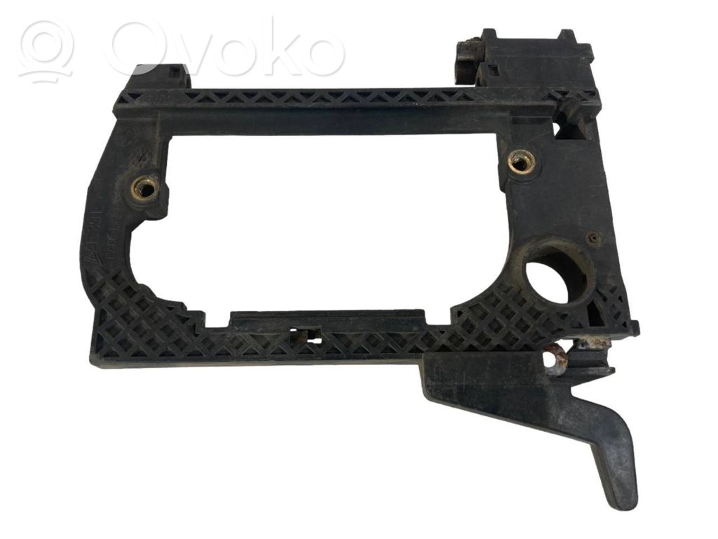 Holder/bracket for external opening handle at the front