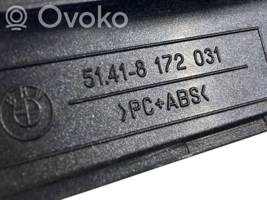 Priekšpusē dekoratīvās apdares lenta