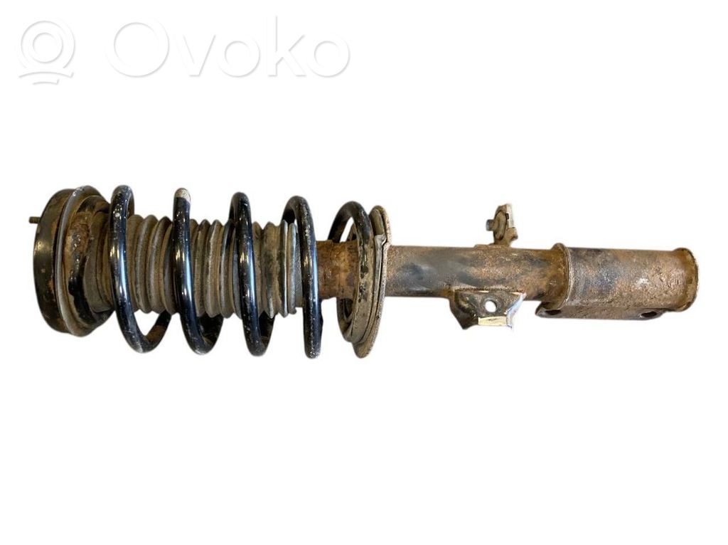 Priekšpusē amortizators ar atsperi