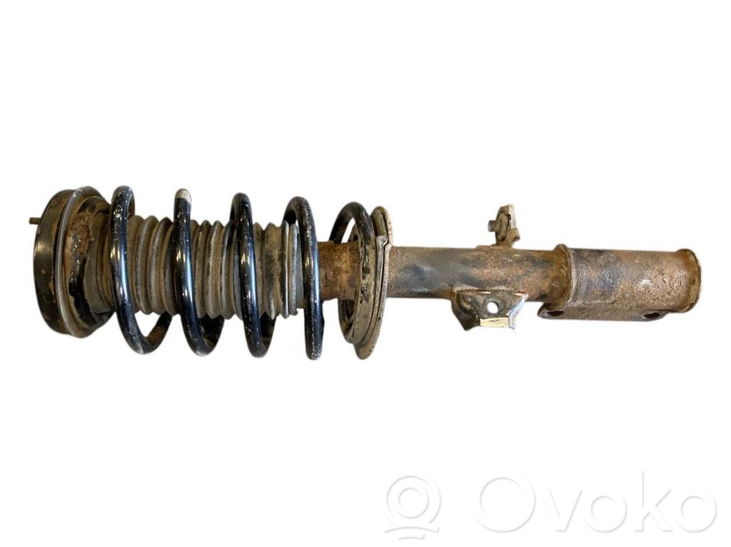 Priekšpusē amortizators ar atsperi