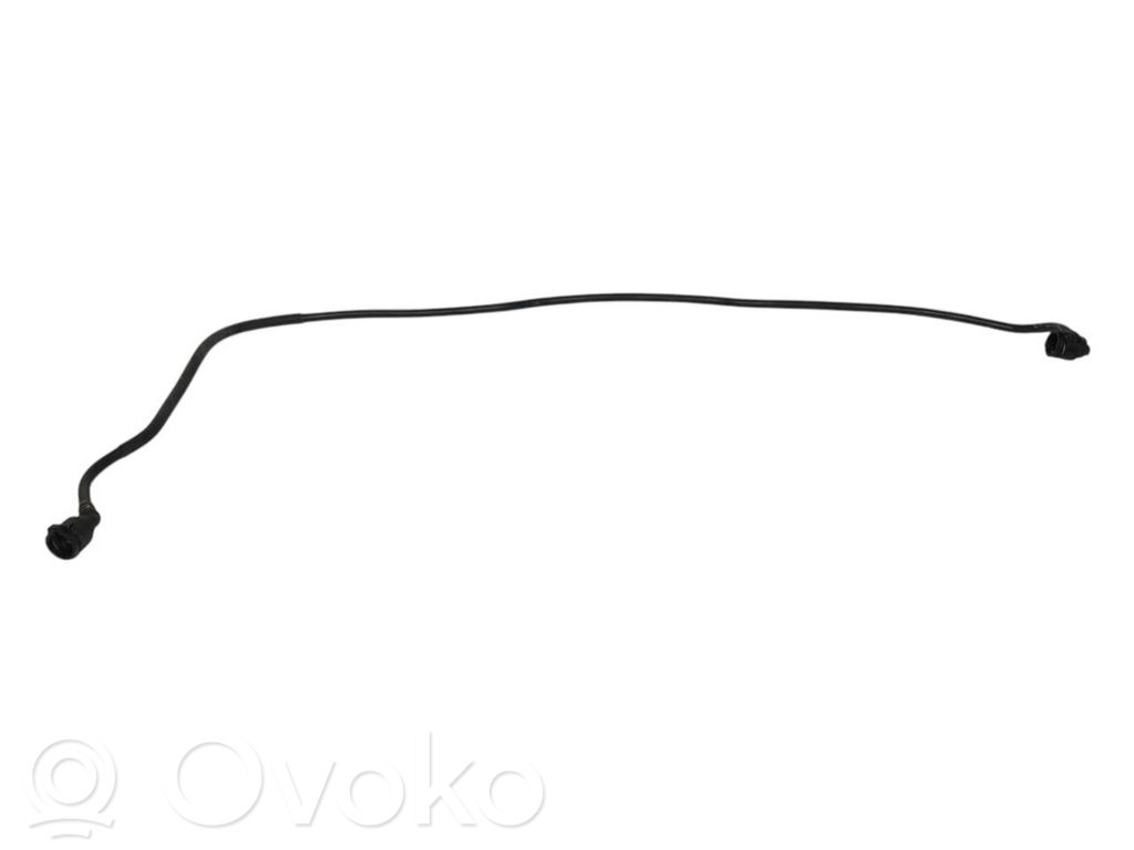 Caurulīte (-es) / šļūtene (-es)