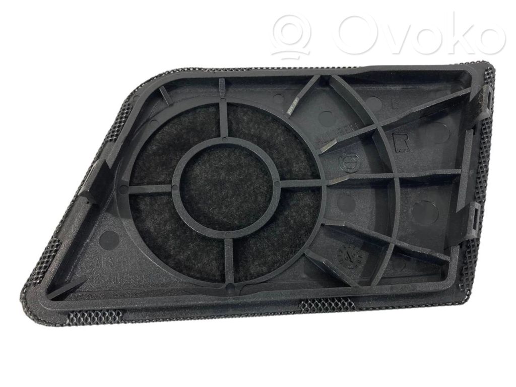 Side speaker trim