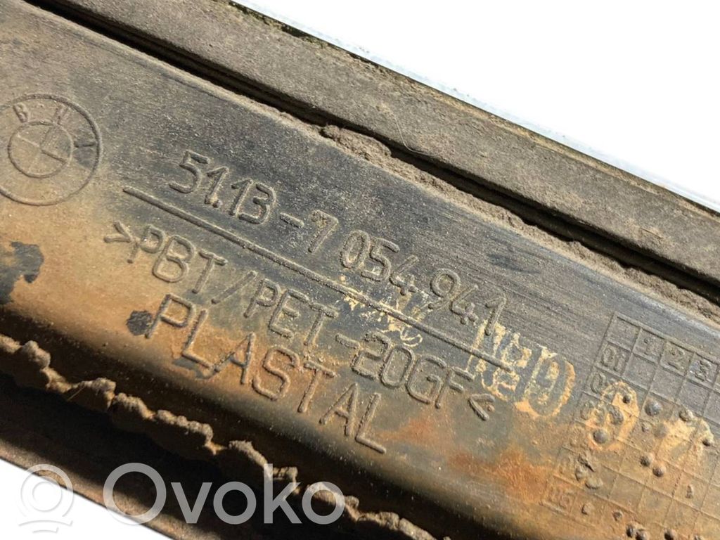 Bagāžnieka numura zīmes apgaismojuma līste