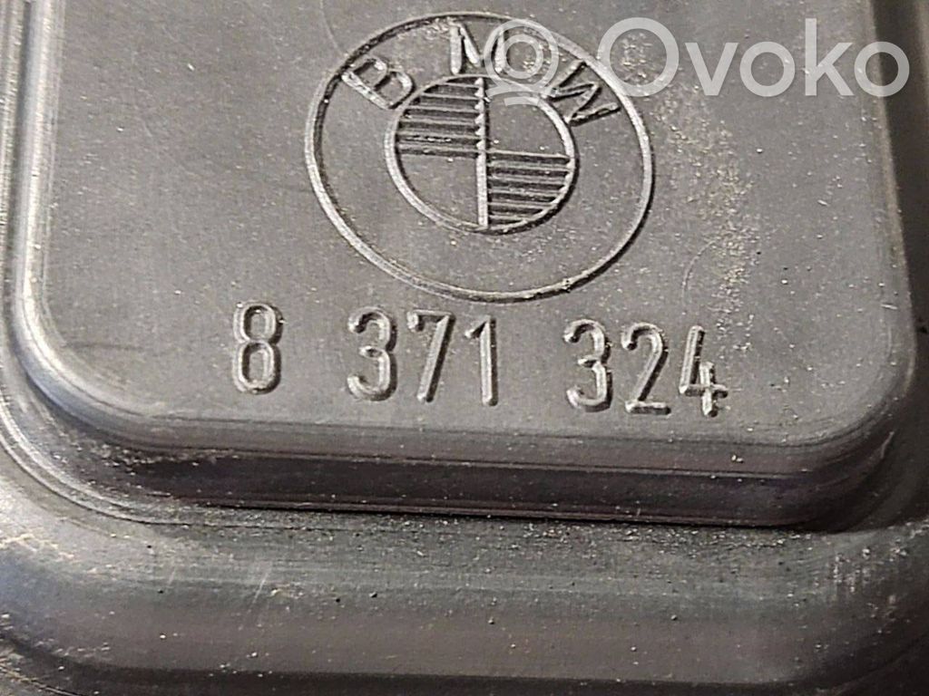 Aizmugurējais lukturis virsbūvē