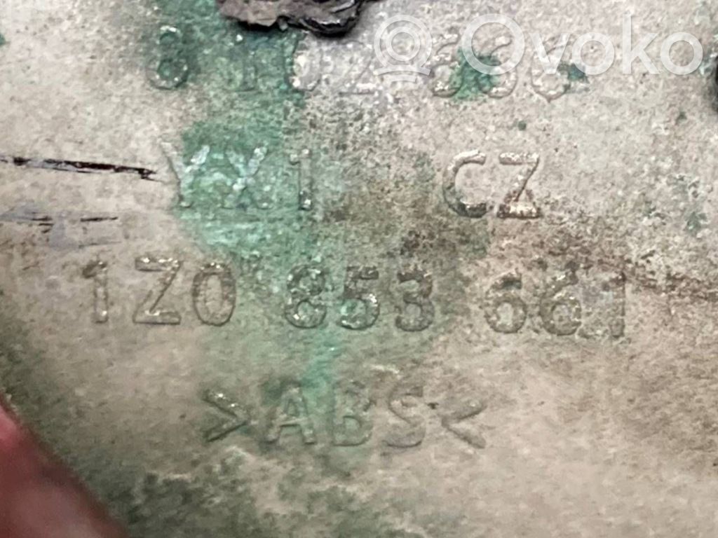 Dzinēja pārsegs (vāks)