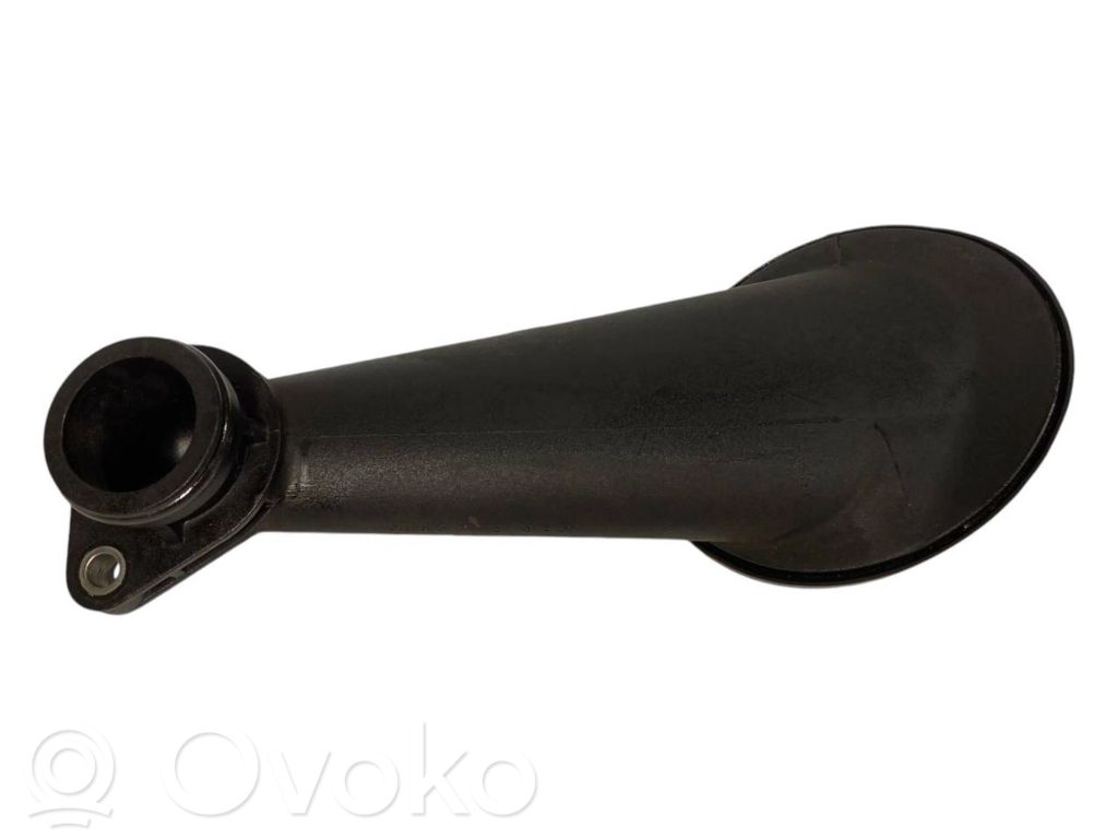Oil supply pipe (in the crankcase)