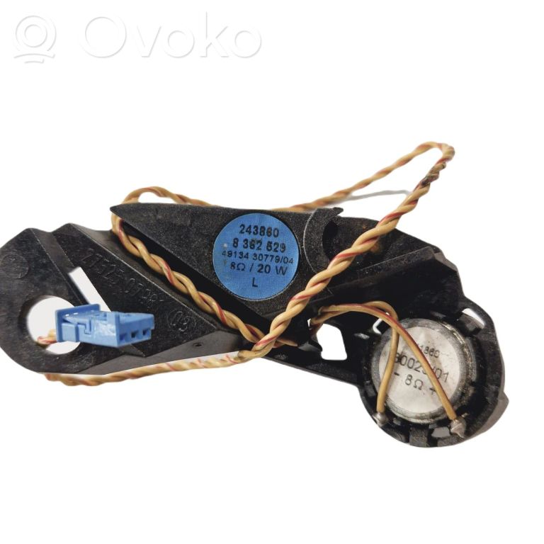 Skaļrunis (-i) priekšējās durvīs