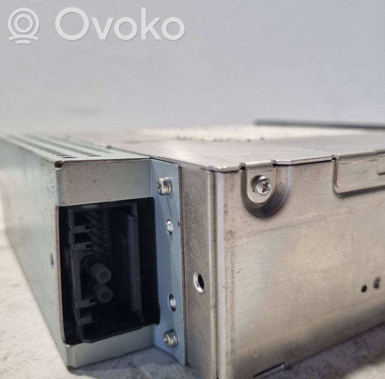 Radio / CD/DVD atskaņotājs / navigācija