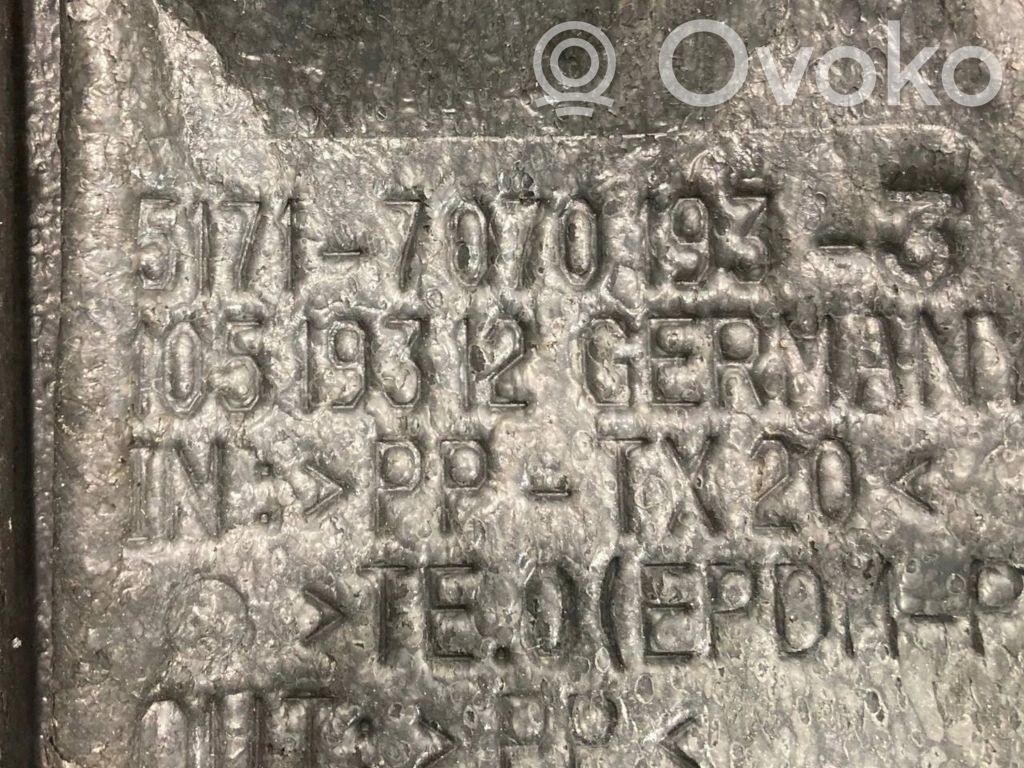 Dzinēja apakšas aizsargs (priekšdaļā)