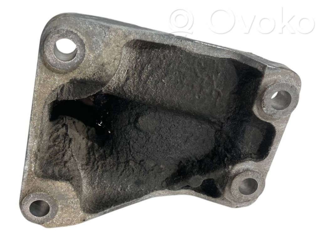 Engine mounting bracket