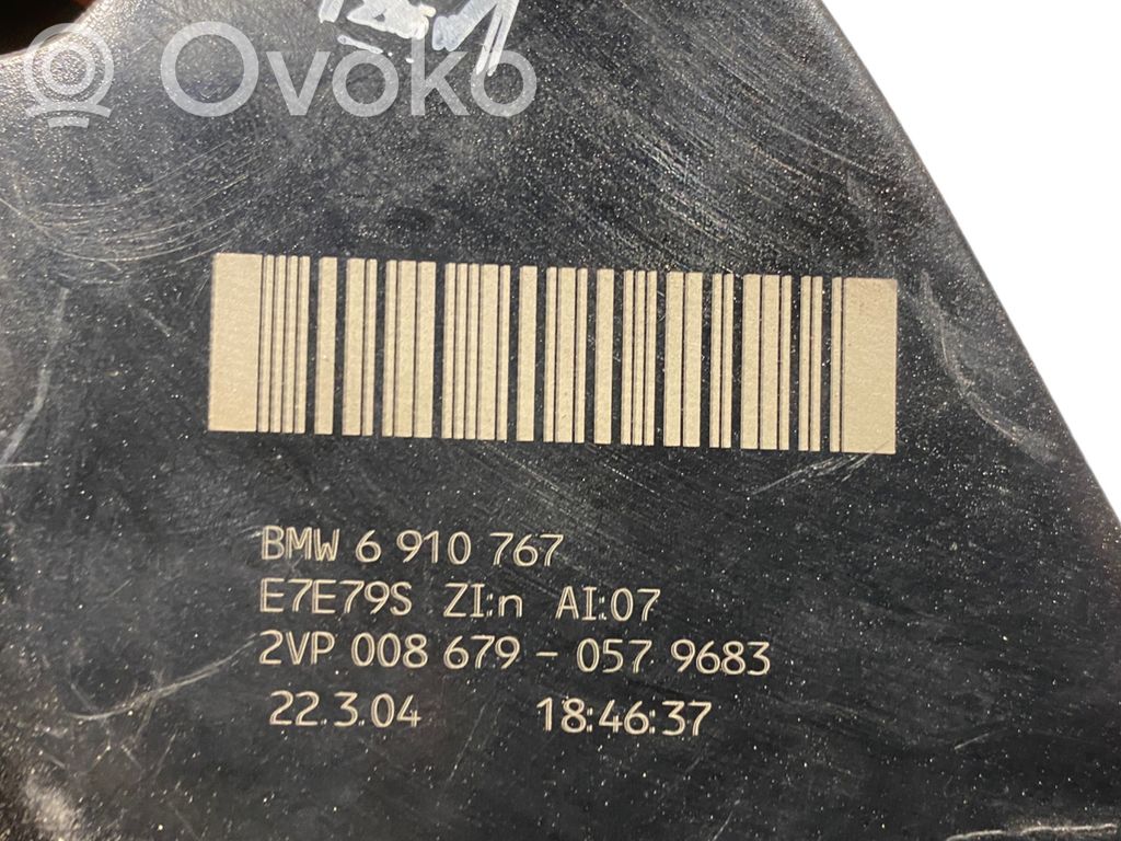 Задний фонарь в кузове