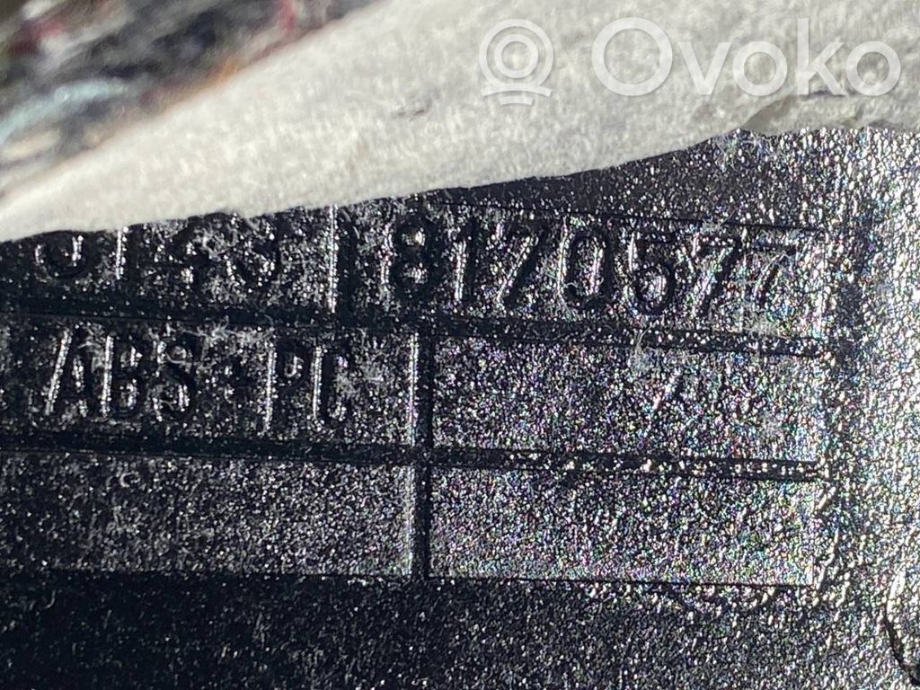 (D) statņa dekoratīvā apdare (augšdaļa)