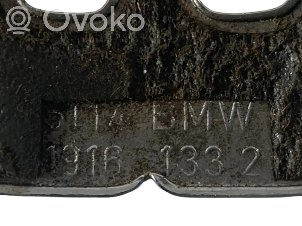 Ražotāja plāksnīte / modeļa burti