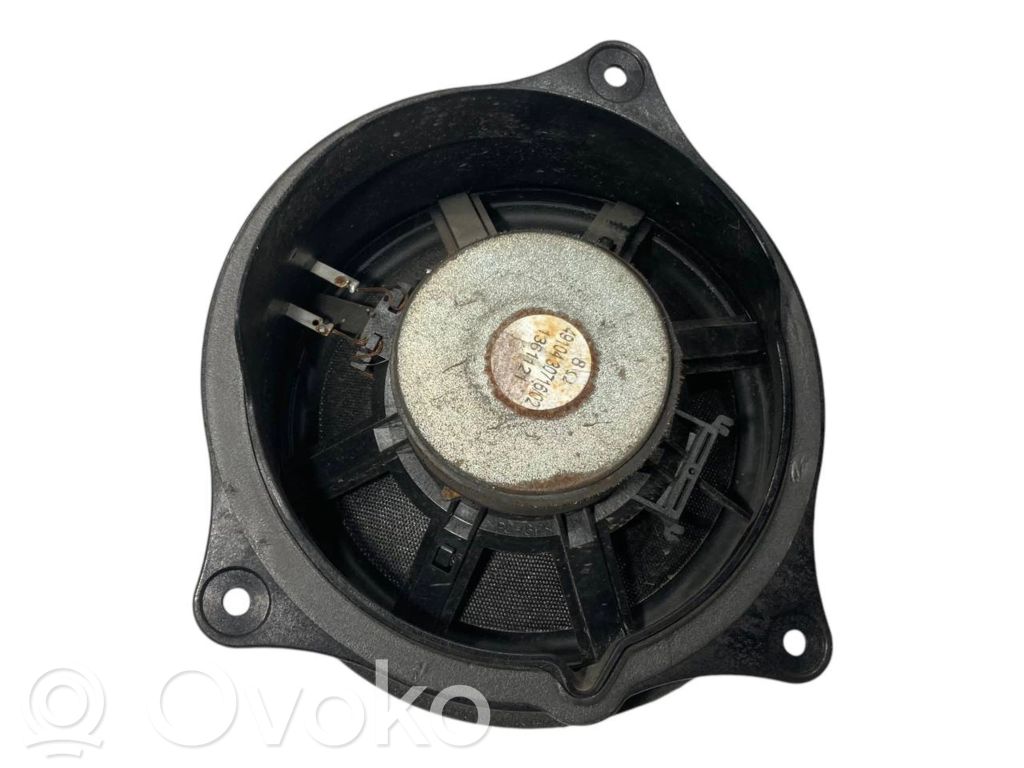 Speaker(s) in the rear door