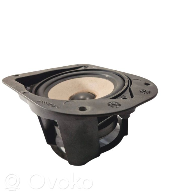 Speaker(s) in the rear window