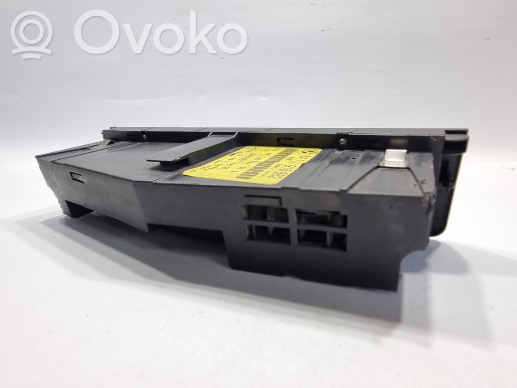 Gaisa kondicioniera / klimata kontroles / salona apsildes vadības bloks (salonā)