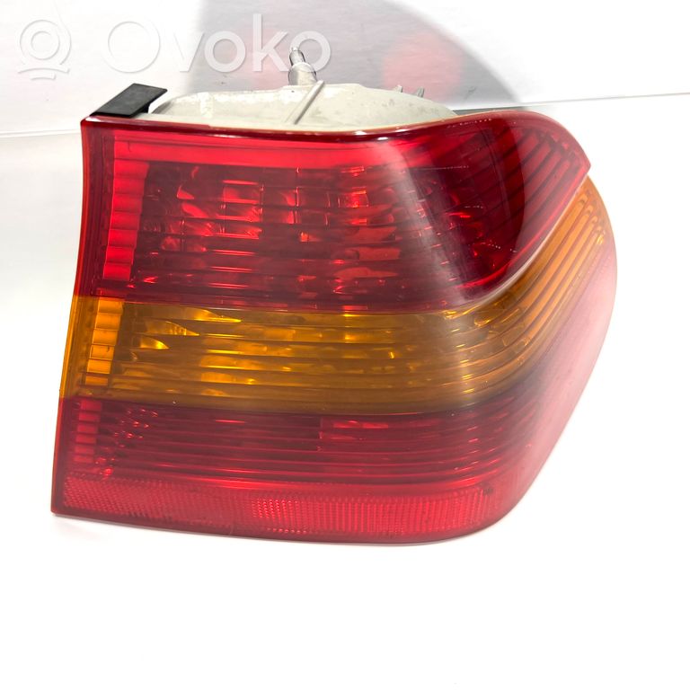 Задний фонарь в кузове